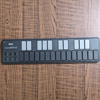 コルグ(KORG)のKORG nanoKEY2　bk(MIDIコントローラー)