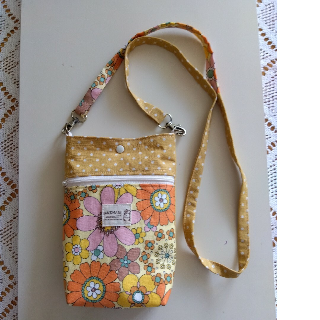 ✢送料無料✢チョット大きめレトロ風花柄スマホショルダー✣スマホポーチ✣ ハンドメイドのファッション小物(バッグ)の商品写真