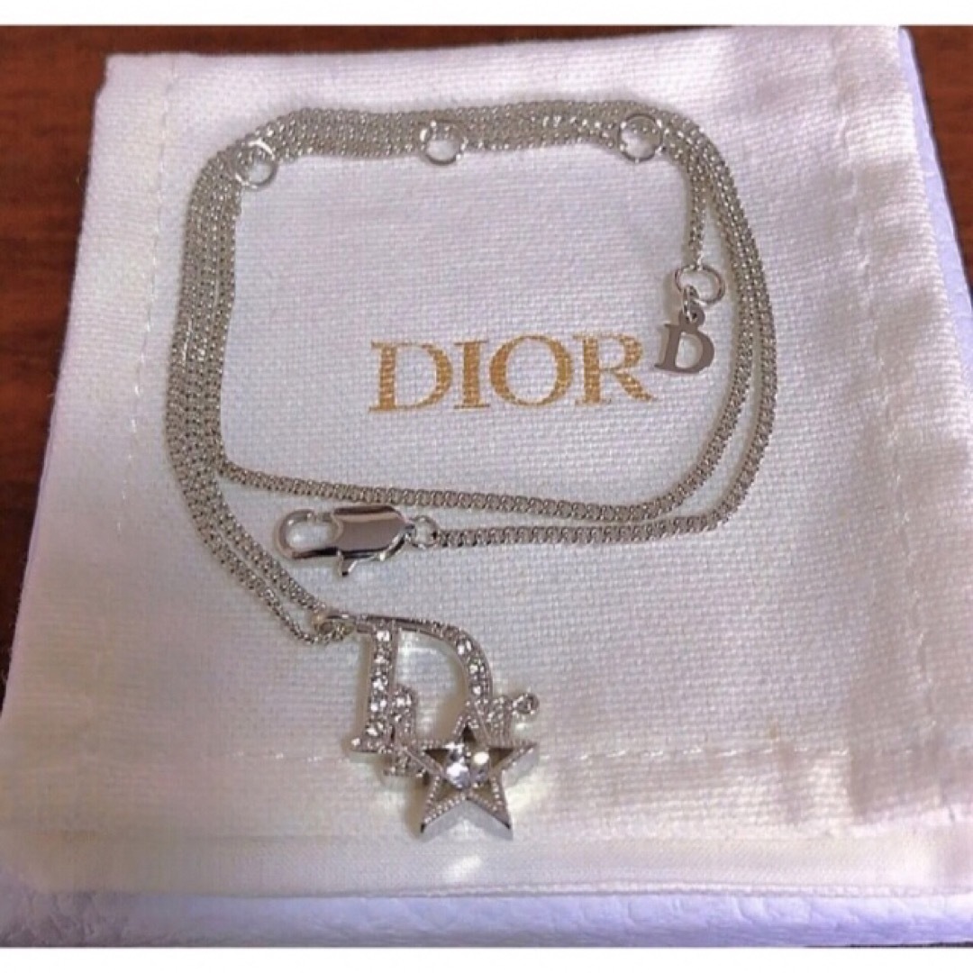 Dior  Dロゴ ネックレス シルバー 星 ストーン 可愛い silverネックレス