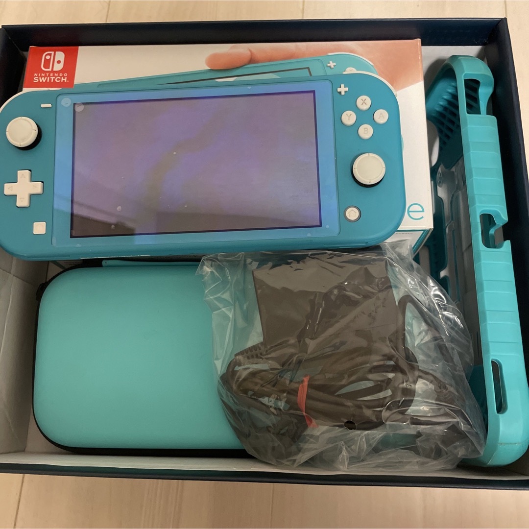 Nintendo Switch(ニンテンドースイッチ)の任天堂Switch Lite＆ハードケース＆持ち運びケース エンタメ/ホビーのゲームソフト/ゲーム機本体(家庭用ゲーム機本体)の商品写真