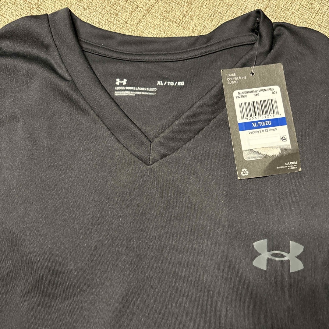 UNDER ARMOUR VネックTシャツ　輸入品 | フリマアプリ ラクマ