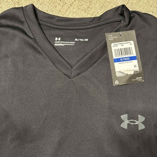 アンダーアーマー(UNDER ARMOUR)のUNDER ARMOUR  VネックTシャツ　輸入品(Tシャツ/カットソー(半袖/袖なし))