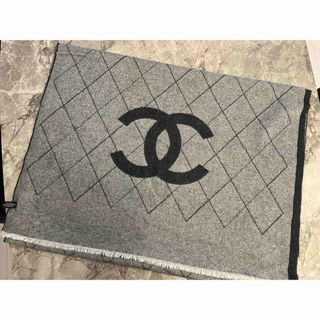 シャネル(CHANEL)の美品　CHANEL 大判カシミヤストール黒×グレー　リバーシブル(マフラー/ストール)