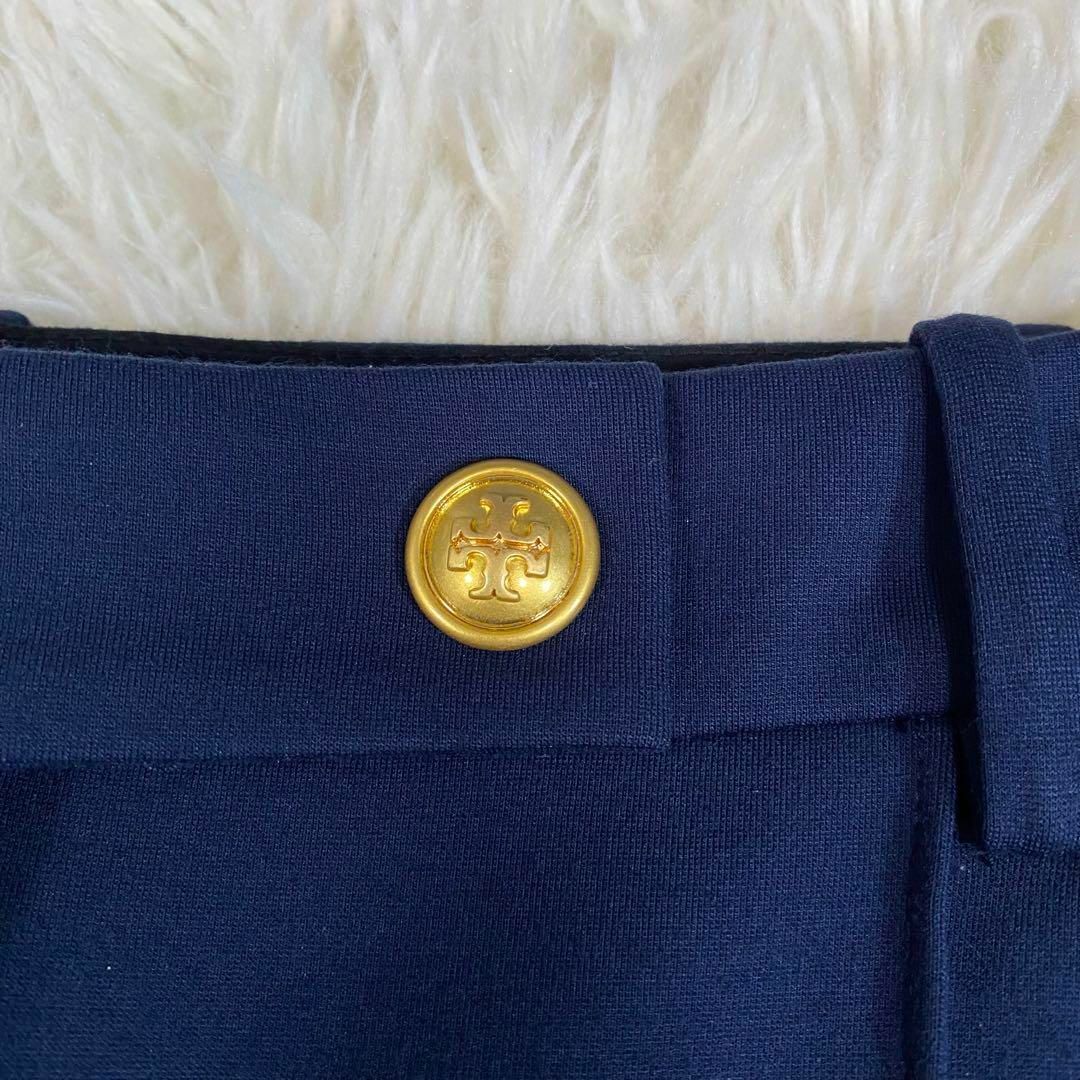 Tory Burch(トリーバーチ)のTORY BURCH トリーバーチ　パンツ　金ボタン　ネイビー　スラックス レディースのパンツ(クロップドパンツ)の商品写真