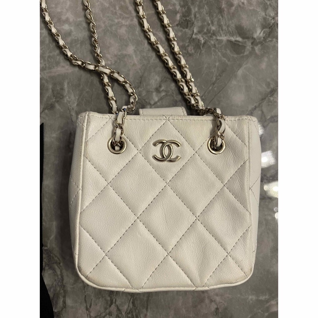 ショルダーバッグCHANEL ミニチェーンポシェット斜めがけバッグ白