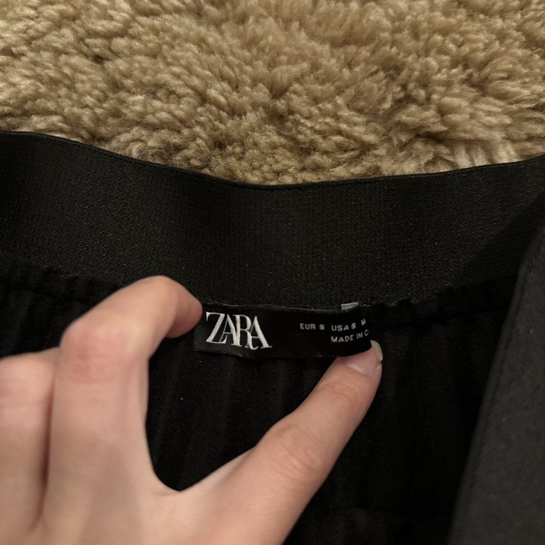 ZARA(ザラ)の値下げ！ZARAフェイクレザーレースプリーツスカート レディースのスカート(ひざ丈スカート)の商品写真