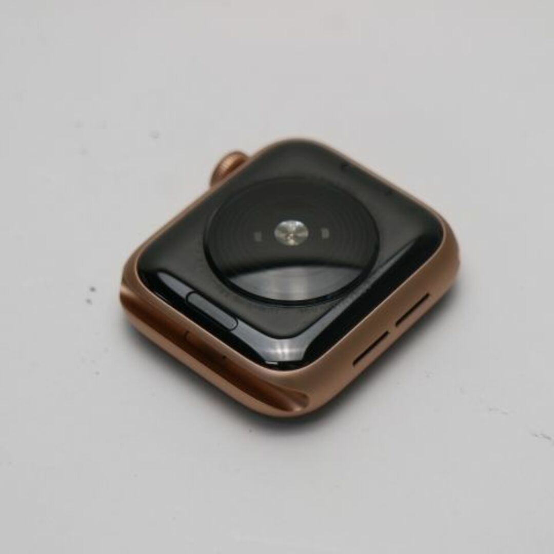 Apple(アップル)の新品同様 Apple Watch SE 40mm Cellular  ゴールド スマホ/家電/カメラのスマホ/家電/カメラ その他(その他)の商品写真