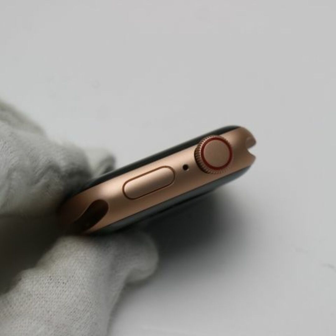 Apple(アップル)の新品同様 Apple Watch SE 40mm Cellular  ゴールド スマホ/家電/カメラのスマホ/家電/カメラ その他(その他)の商品写真