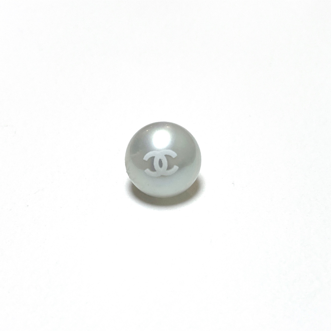 CHANEL(シャネル)の688シャネル ボタン　1個 ハンドメイドの素材/材料(各種パーツ)の商品写真