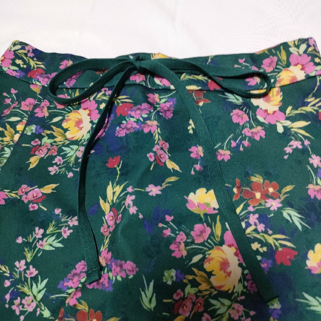 Mila Owen(ミラオーウェン)のMila Owen　ミラオーウェン　スカート　花柄　かわいい　おしゃれ レディースのスカート(ロングスカート)の商品写真