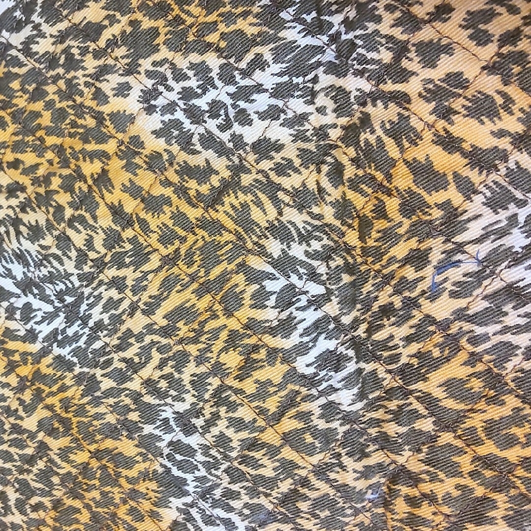 値下げ　未使用✨美品✨🐆アニマル柄・ヒョウ柄・チーター柄🐆　キルティング生地 ハンドメイドの素材/材料(生地/糸)の商品写真