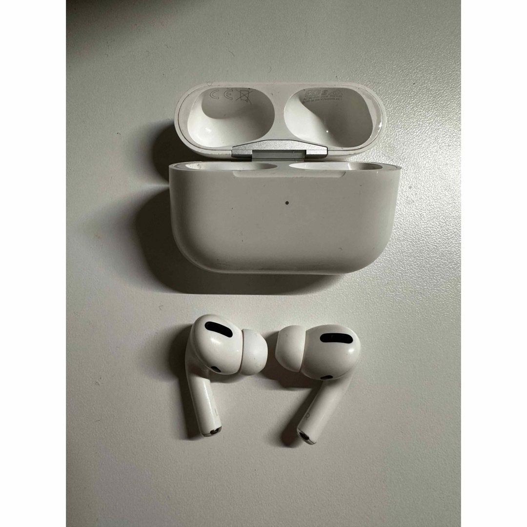 Apple(アップル)のAirPods Pro 第一世代 スマホ/家電/カメラのオーディオ機器(ヘッドフォン/イヤフォン)の商品写真