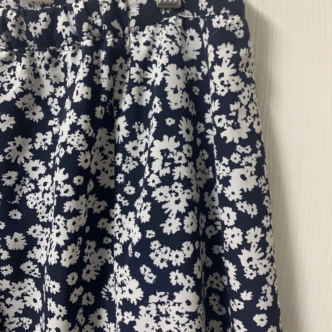Doux archives(ドゥアルシーヴ)のドゥアルシーヴ　単色花デシンスカート　ネイビー　花柄 レディースのスカート(ロングスカート)の商品写真