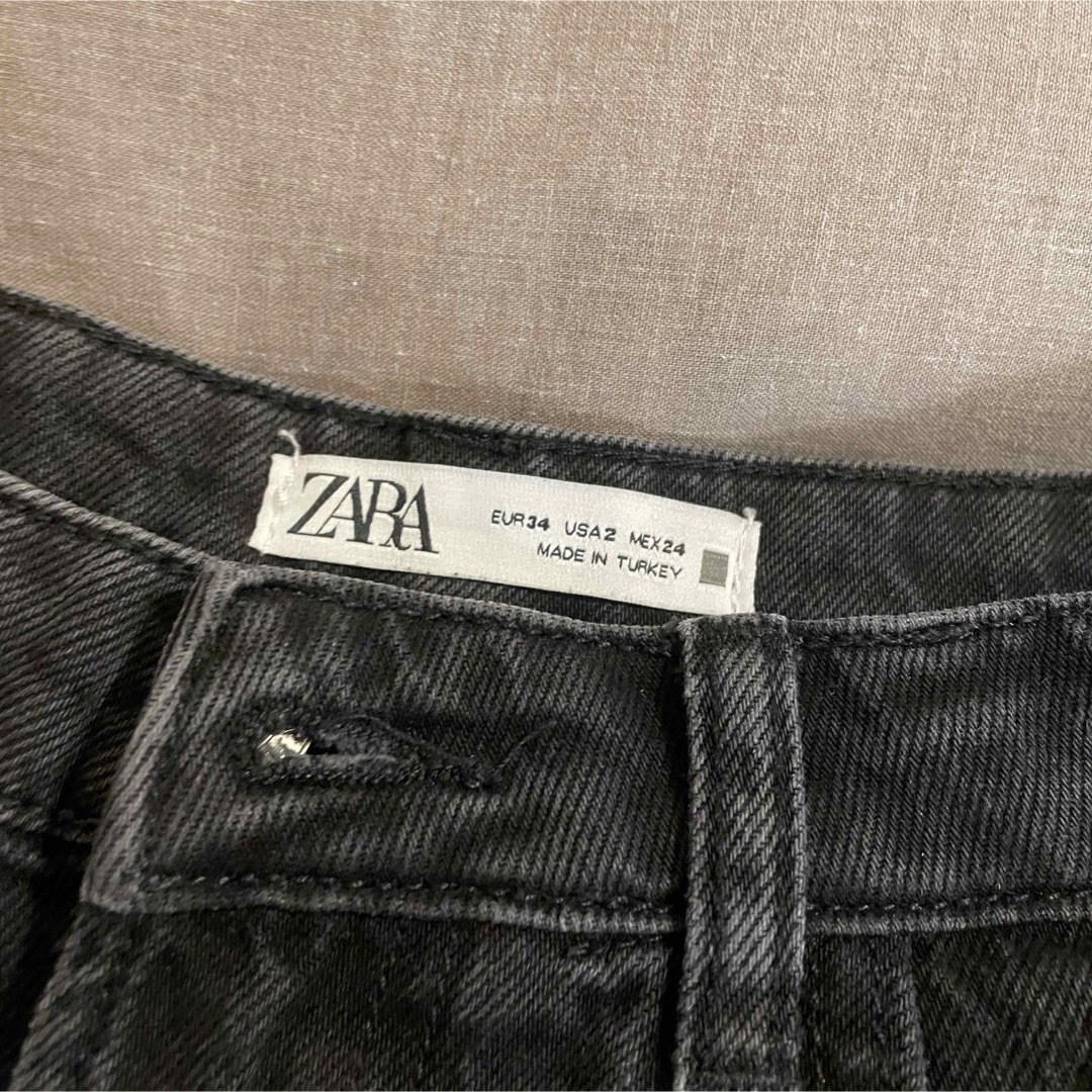 ZARA(ザラ)のZARA ザラ デニム ショートパンツ ダメージ ブラック レディースのパンツ(デニム/ジーンズ)の商品写真