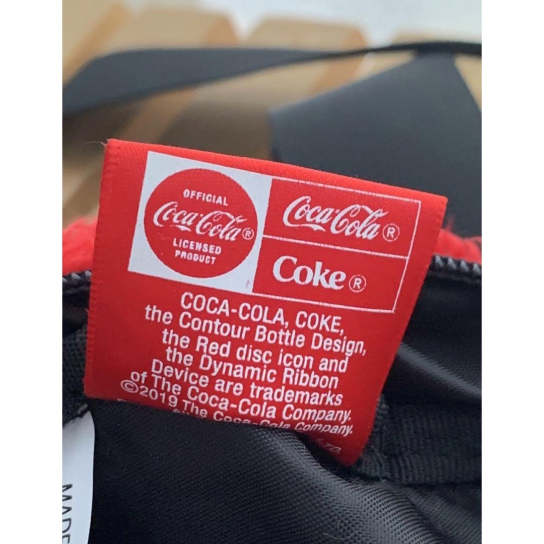 コカ・コーラ(コカコーラ)のふわもこ❤️コカコーラ真っ赤なボディバッグ、ウエストポーチ　男女兼用　新品タグ付 メンズのバッグ(ボディーバッグ)の商品写真