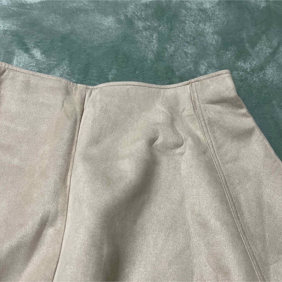 ひざ丈スカート スエード　ベージュ レディースのスカート(ひざ丈スカート)の商品写真