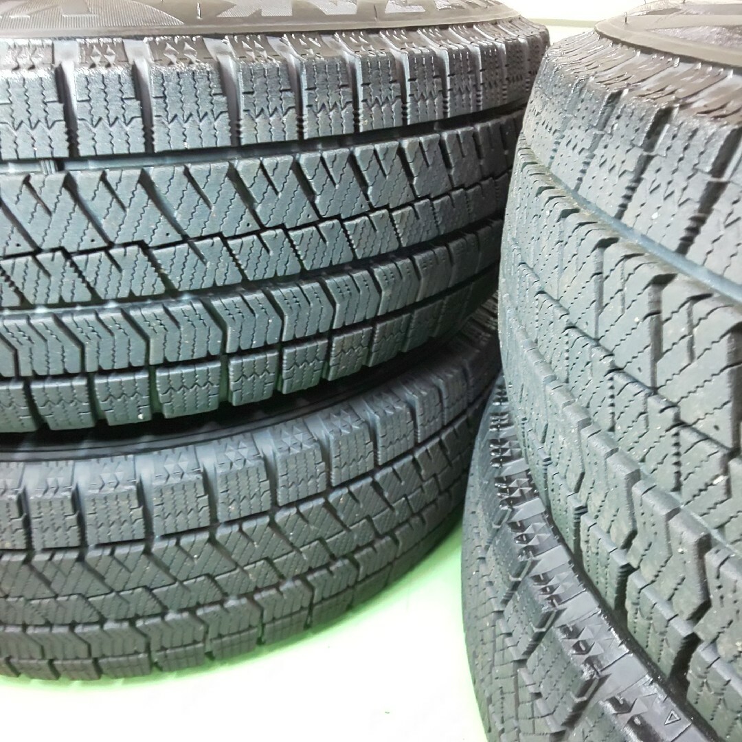 送料無料！低価格！ブリヂストンVRX2 185/70R14×中古美品14インチ 自動車/バイクの自動車(タイヤ・ホイールセット)の商品写真