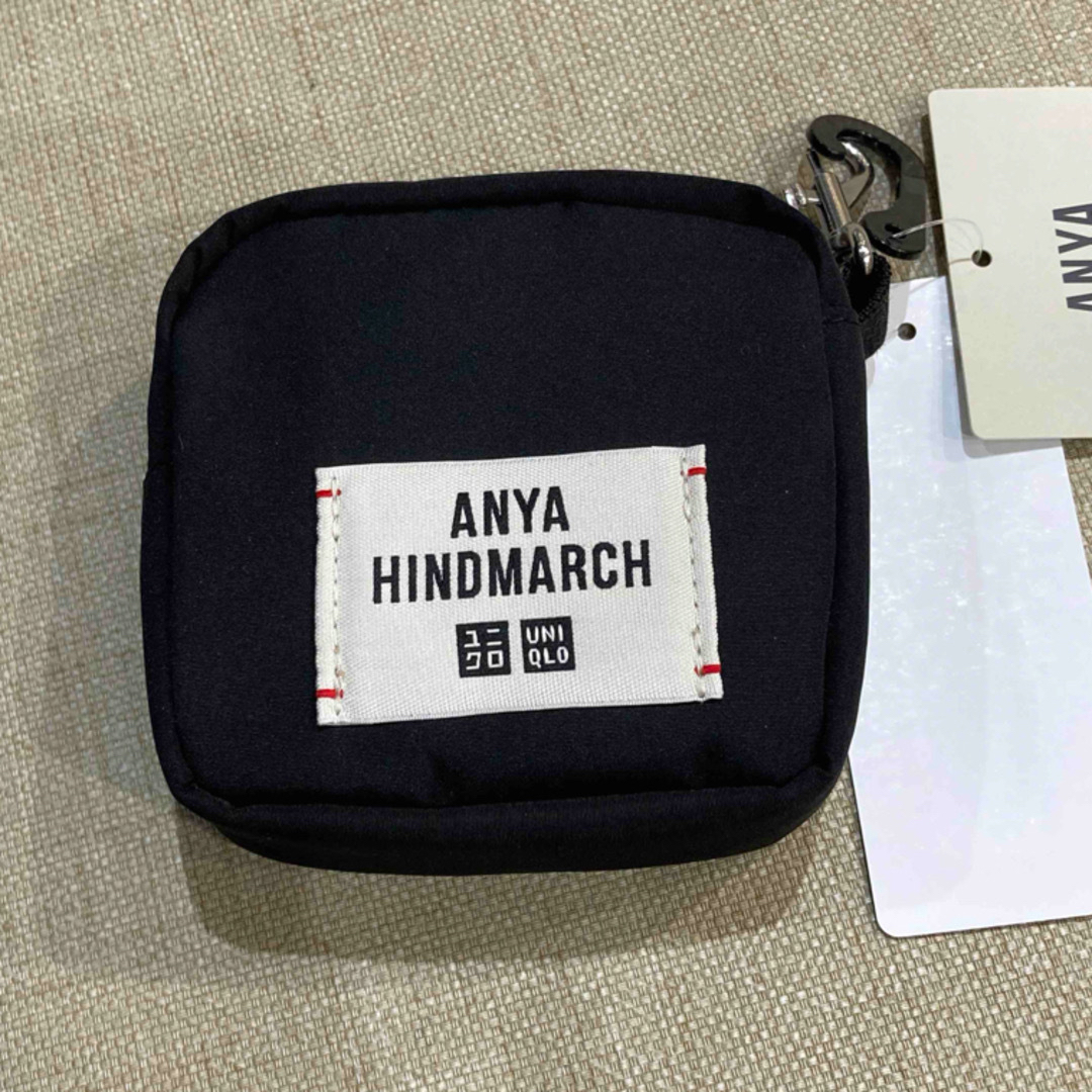 ANYA HINDMARCH(アニヤハインドマーチ)の【新品未開封品】ブラック　ユニクロ　アニヤ　エコバッグ　バッカルバッグ レディースのバッグ(エコバッグ)の商品写真