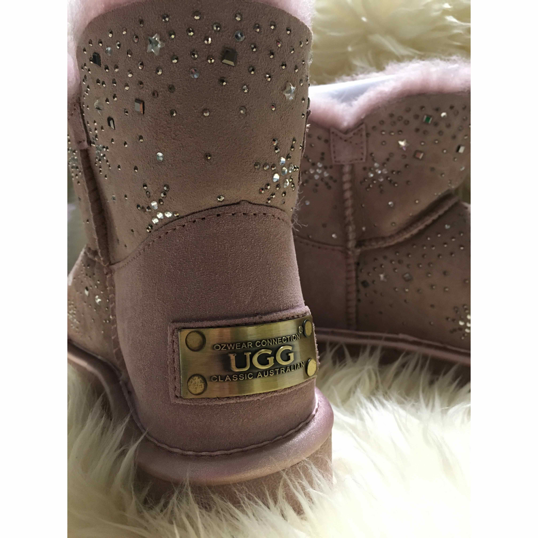 UGG(アグ)の可愛いクリスタルボタンオーストラリアUGGブーツ レディースの靴/シューズ(ブーツ)の商品写真