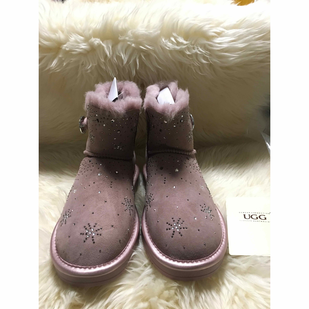 UGG(アグ)の可愛いクリスタルボタンオーストラリアUGGブーツ レディースの靴/シューズ(ブーツ)の商品写真