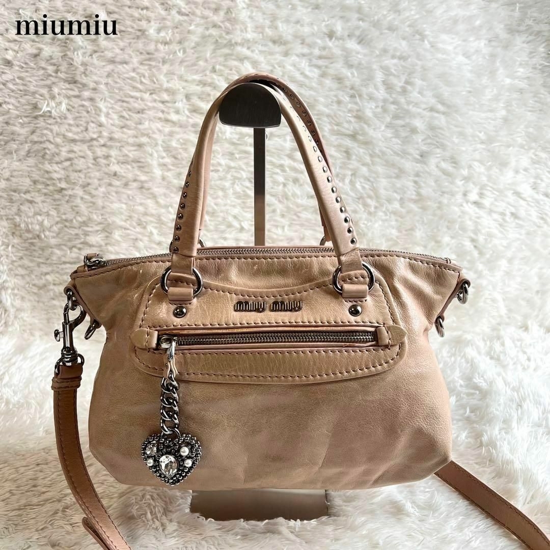 バッグmiumiu 2way ショルダーバッグ　ピンクベージュ　斜めがけ　ビジュ