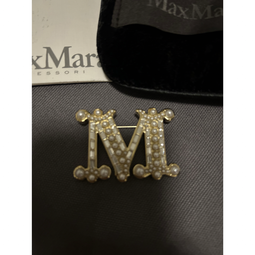 Max Mara(マックスマーラ)の【未使用品】マックスマーラ　ブローチ　パール レディースのアクセサリー(ブローチ/コサージュ)の商品写真