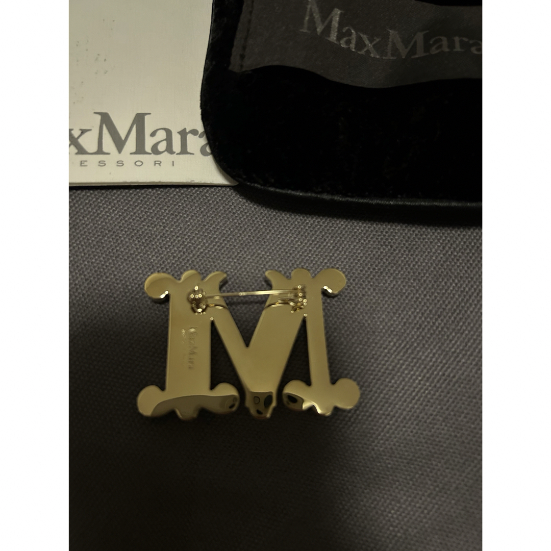 Max Mara(マックスマーラ)の【未使用品】マックスマーラ　ブローチ　パール レディースのアクセサリー(ブローチ/コサージュ)の商品写真