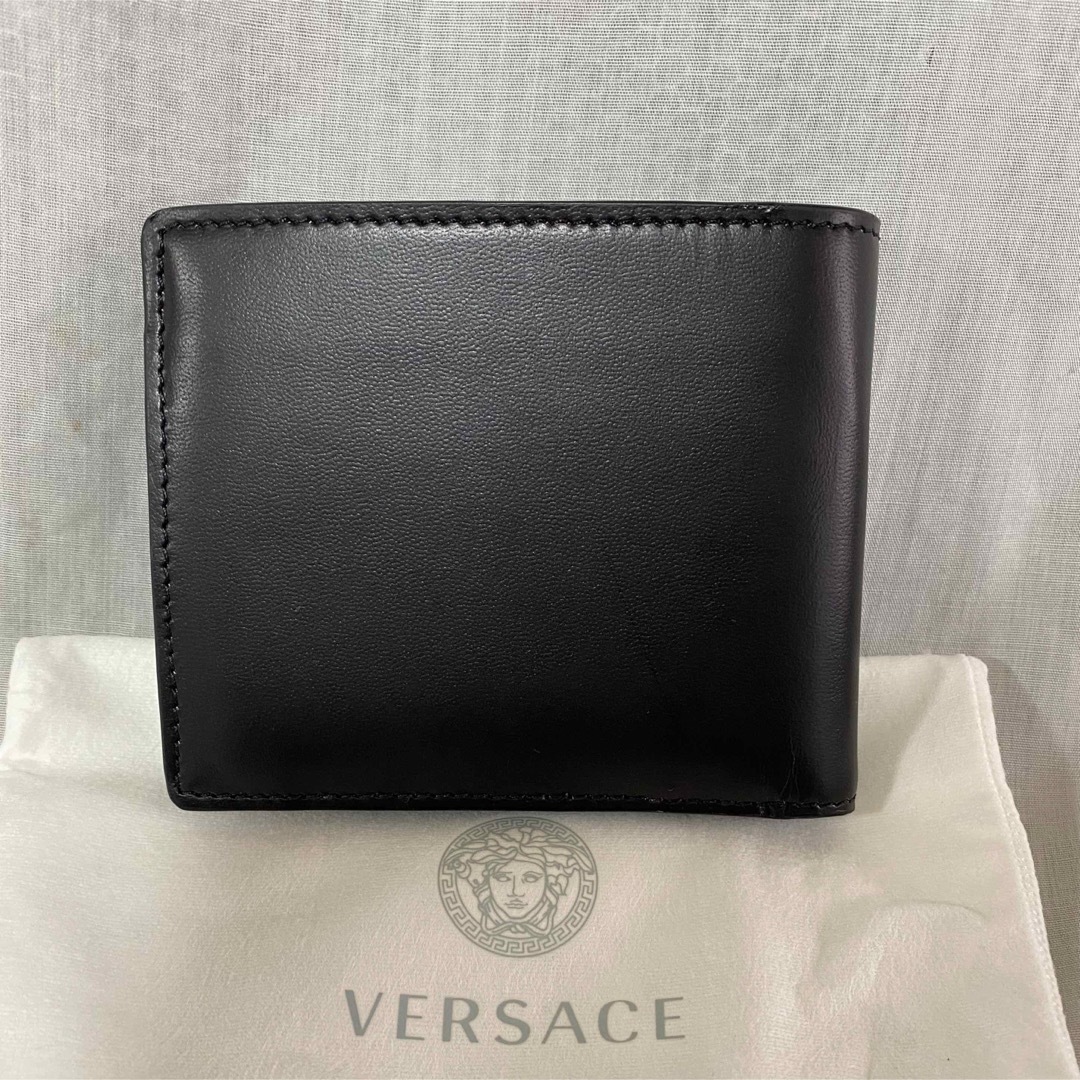 VERSACE(ヴェルサーチ)の新品 本物正規品 VERSACE メンズ レザー 二つ折り 財布 黒 メデューサ メンズのファッション小物(折り財布)の商品写真