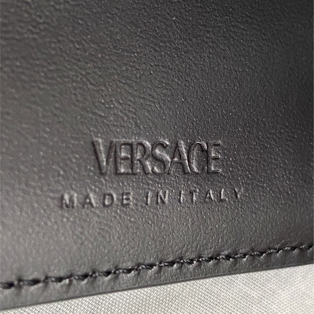 VERSACE(ヴェルサーチ)の新品 本物正規品 VERSACE メンズ レザー 二つ折り 財布 黒 メデューサ メンズのファッション小物(折り財布)の商品写真