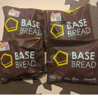 ベースフード BASE BREAD チョコレート 80g　4個(パン)