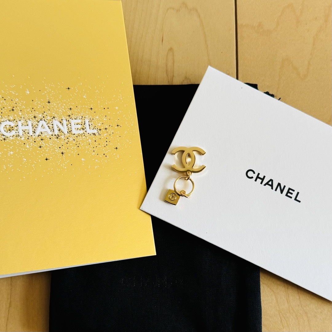 CHANEL(シャネル)のシャネル CHANEL チャーム メッセージカード 巾着 レディースのアクセサリー(チャーム)の商品写真