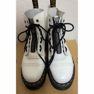 ドクターマーチン(Dr.Martens)のDr.Martens ドクターマーチン ブーツ 8ホール 厚底 白 ホワイト(ブーツ)