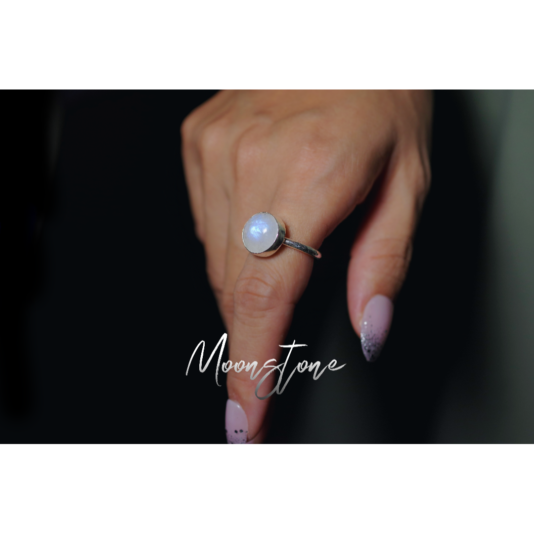 New ☆新作 『ムーンストーン』☆世界でひとつの天然石リングsilver925 レディースのアクセサリー(リング(指輪))の商品写真