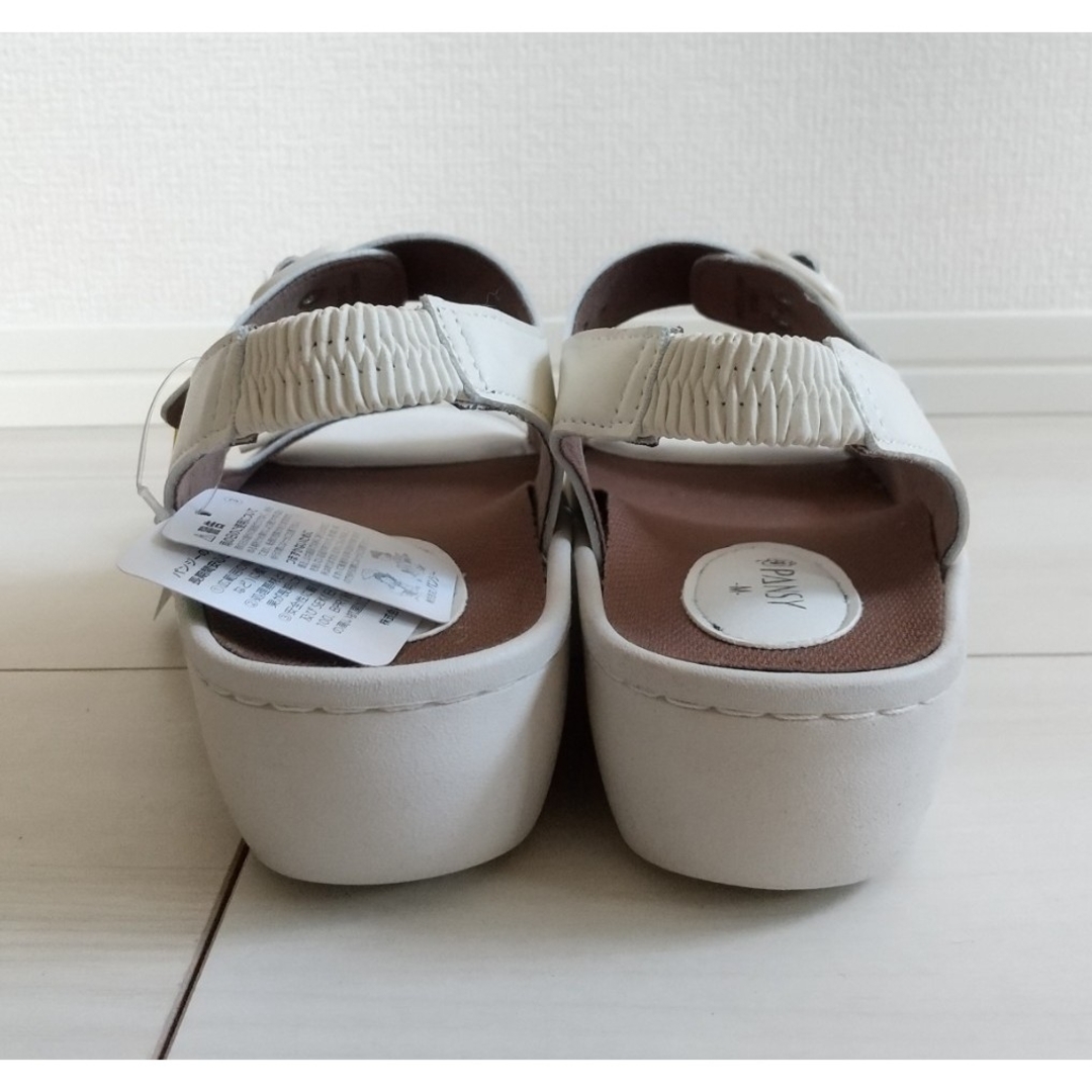 （736）オフホワイト サンダル（Mサイズ） レディースの靴/シューズ(サンダル)の商品写真