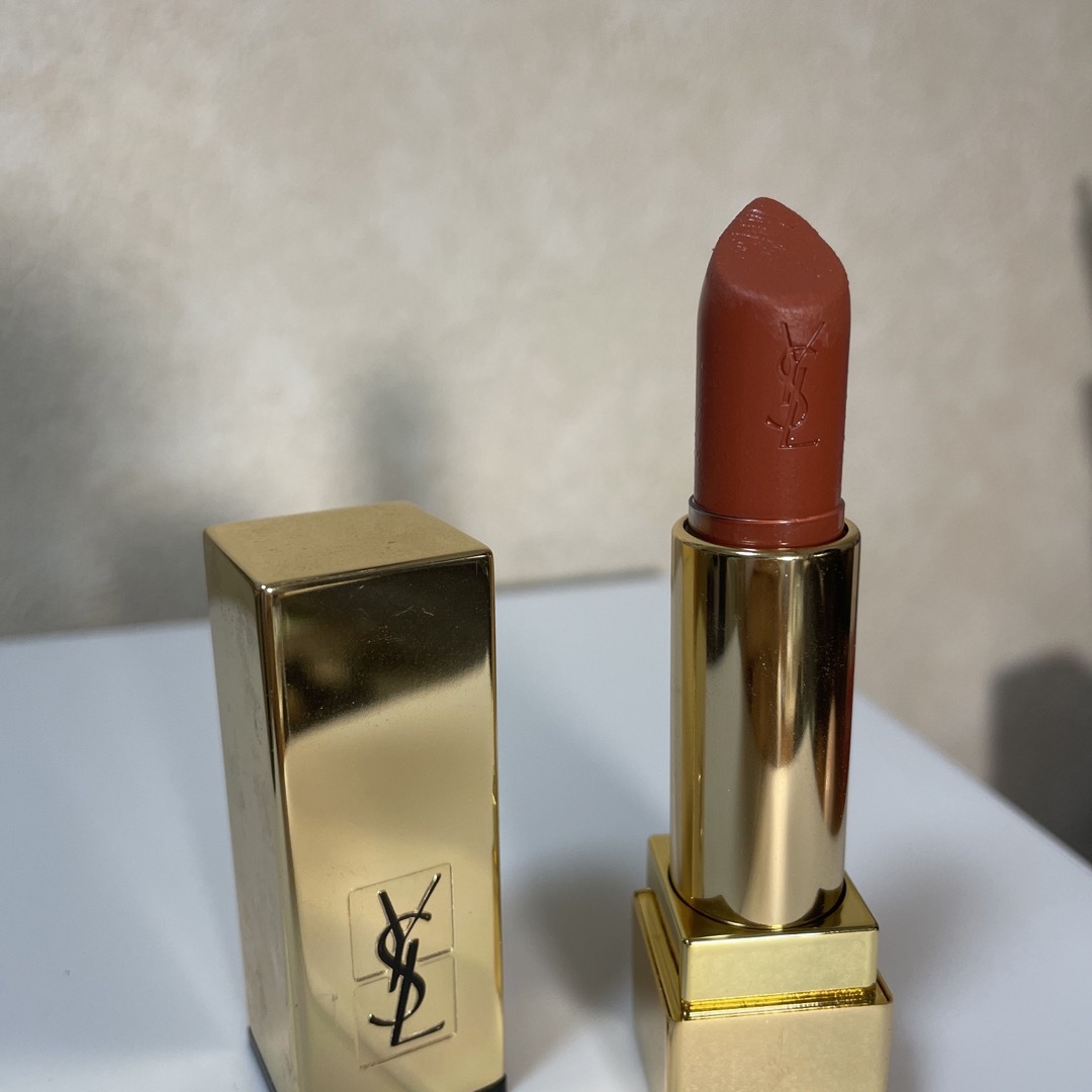 Yves Saint Laurent(イヴサンローラン)のYSL ルージュ ピュールクチュール No.140 ヌ ラテ コスメ/美容のベースメイク/化粧品(口紅)の商品写真