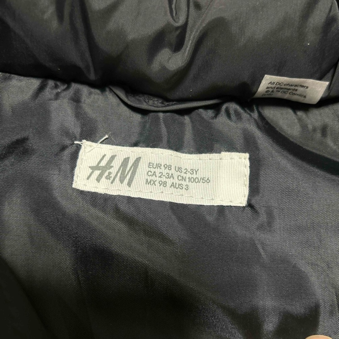 H&H(エイチアンドエイチ)の未使用　H&M バッドマン アウター ジャンパー ダウンジャケット キッズ/ベビー/マタニティのキッズ服男の子用(90cm~)(ジャケット/上着)の商品写真