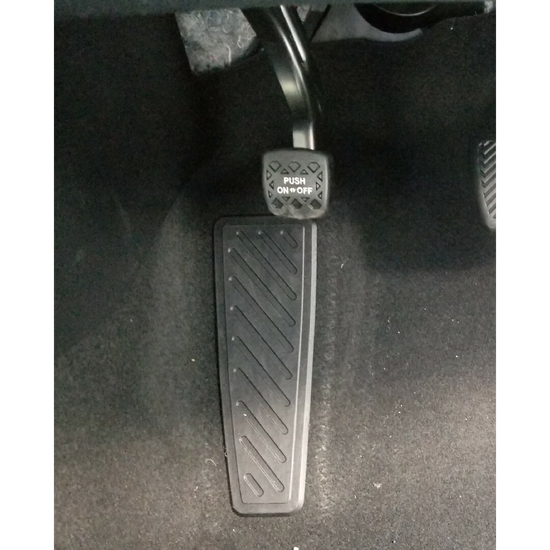 黒色刻印・２点■50系プリウス フットレスサイドブレーキ用アルミペダル 自動車/バイクの自動車(汎用パーツ)の商品写真
