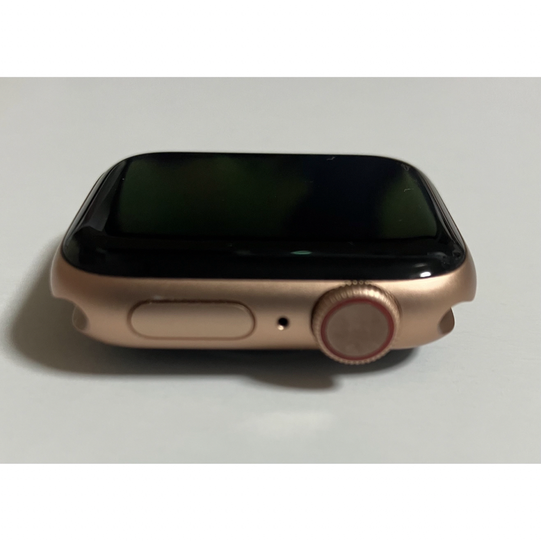 Apple Watch(アップルウォッチ)のApple Watch series 4 アップルウォッチ 40mm ベルト付き スマホ/家電/カメラのスマートフォン/携帯電話(その他)の商品写真