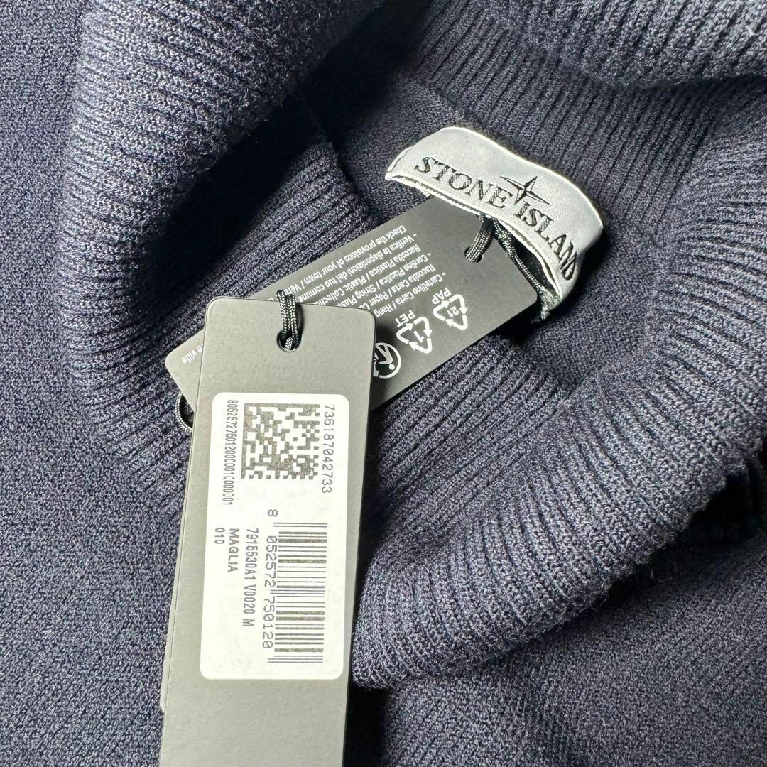 STONE ISLAND(ストーンアイランド)の新品 ストーンアイランド タートルネック セーター ブラックネイビー Mサイズ メンズのトップス(ニット/セーター)の商品写真