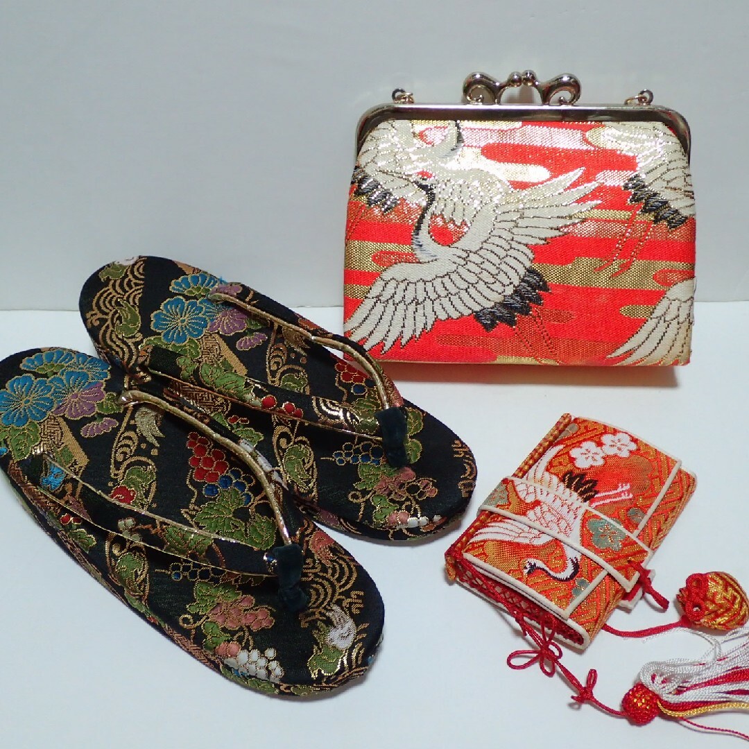 ☆sold out☆ 7歳 レトロ正絹白鶴孔雀 七五三 お着物フルセット ☆sold out☆ 7歳 レトロ正絹白鶴孔雀 七五三 お着物フルセット