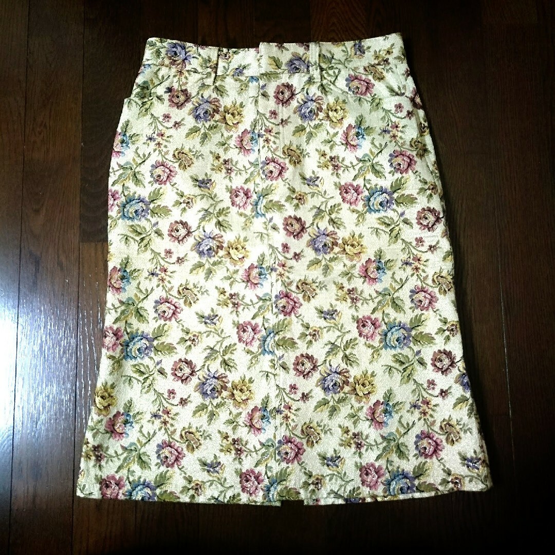 BA-TSU(バツ)のBa-tsu バツ のジャガード織タイトスカート 花柄 Ｍ レディースのスカート(ひざ丈スカート)の商品写真