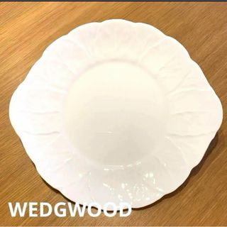 ウェッジウッド(WEDGWOOD)のWEDGWOOD ウェッジウッド★真っ白な葉模様のレリーフがある大皿(食器)