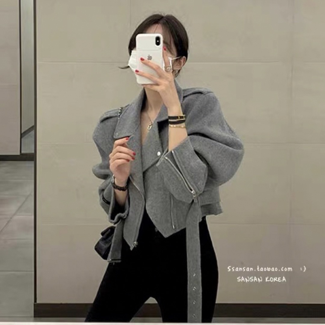 EMODA(エモダ)の【新品・未使用】韓国ファッション　クロップドトレンチコート　グレー レディースのジャケット/アウター(トレンチコート)の商品写真