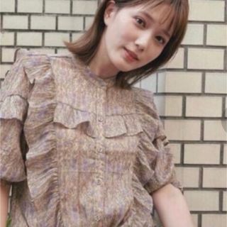 マウジー(moussy)のMOUSSY 花柄 フリル ブラウス フリーサイズ 本田翼(シャツ/ブラウス(半袖/袖なし))