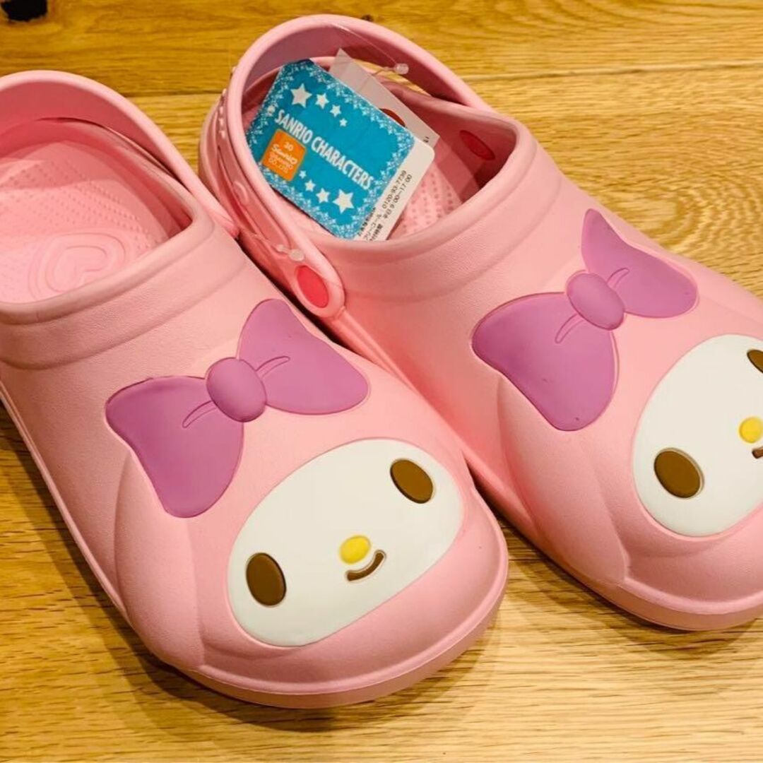 サンリオ - 新品 マイメロディ クロックス タウンサンダル サンリオ - 新品 マイメロディ クロックス タウンサンダル