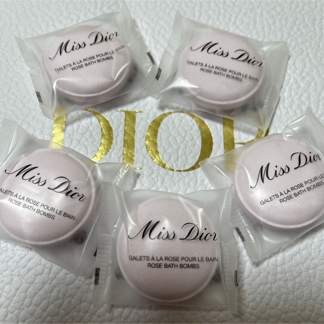 Christian Dior(クリスチャンディオール)のディ オール ミス ディオール ローズ バスボム 15 g / コスメ/美容のボディケア(入浴剤/バスソルト)の商品写真