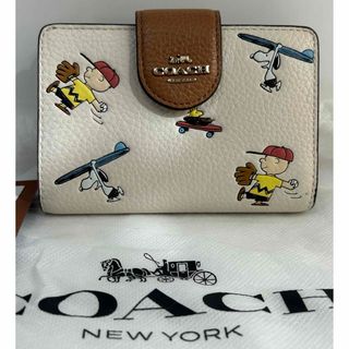 コーチレディース財布 | スヌーピー白 | COACH New York　箱と袋