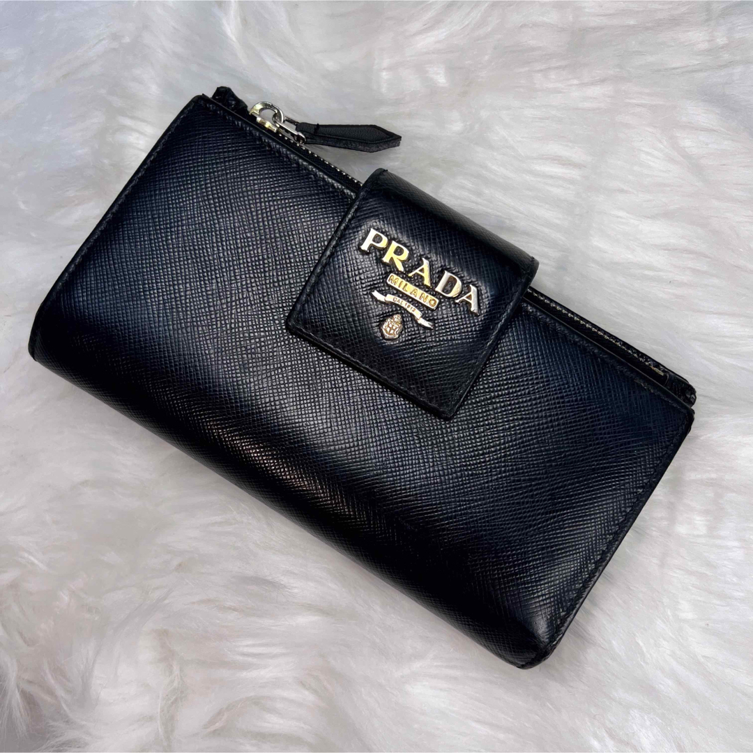 PRADA(プラダ)の美品✨　プラダ PRADA  折り財布 サフィアーノ レザー ブラック メンズ レディースのファッション小物(財布)の商品写真