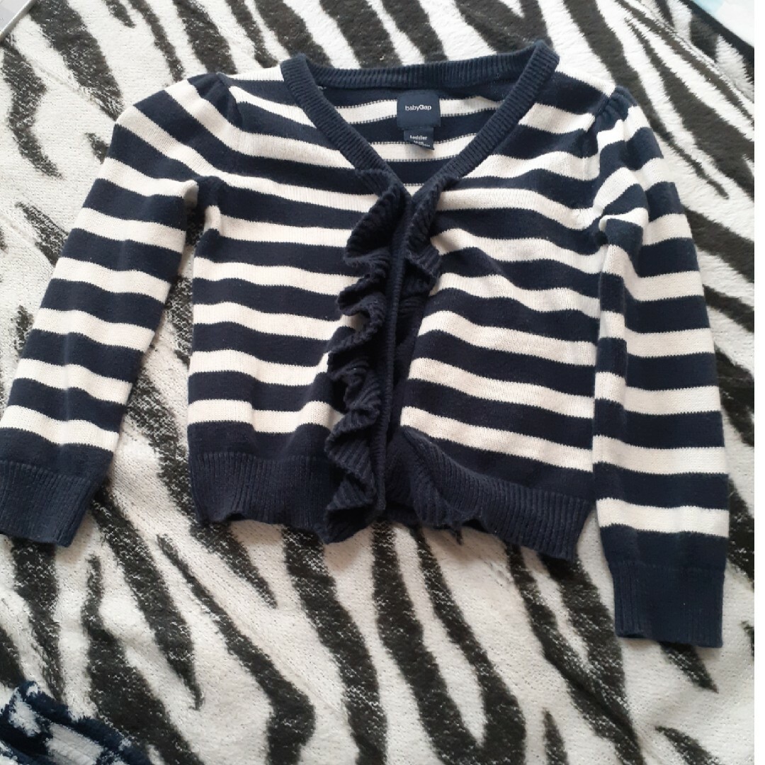 babyGAP(ベビーギャップ)のbabyGap  カーディガン　90 キッズ/ベビー/マタニティのキッズ服女の子用(90cm~)(カーディガン)の商品写真