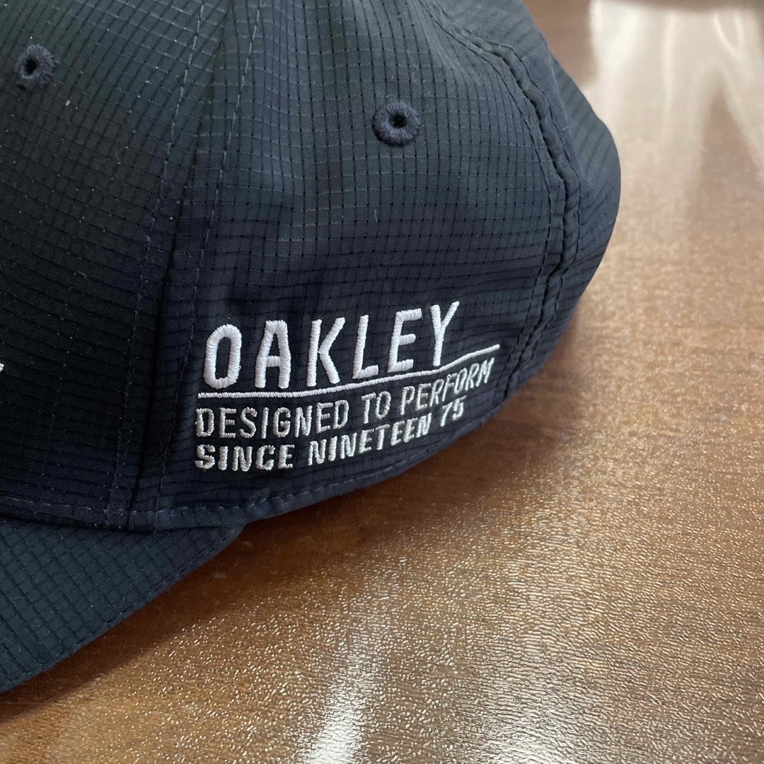 Oakley(オークリー)のOAKLEY（オークリー） オークリー　メンズゴルフキャップ　ラクマパック　 スポーツ/アウトドアのゴルフ(その他)の商品写真